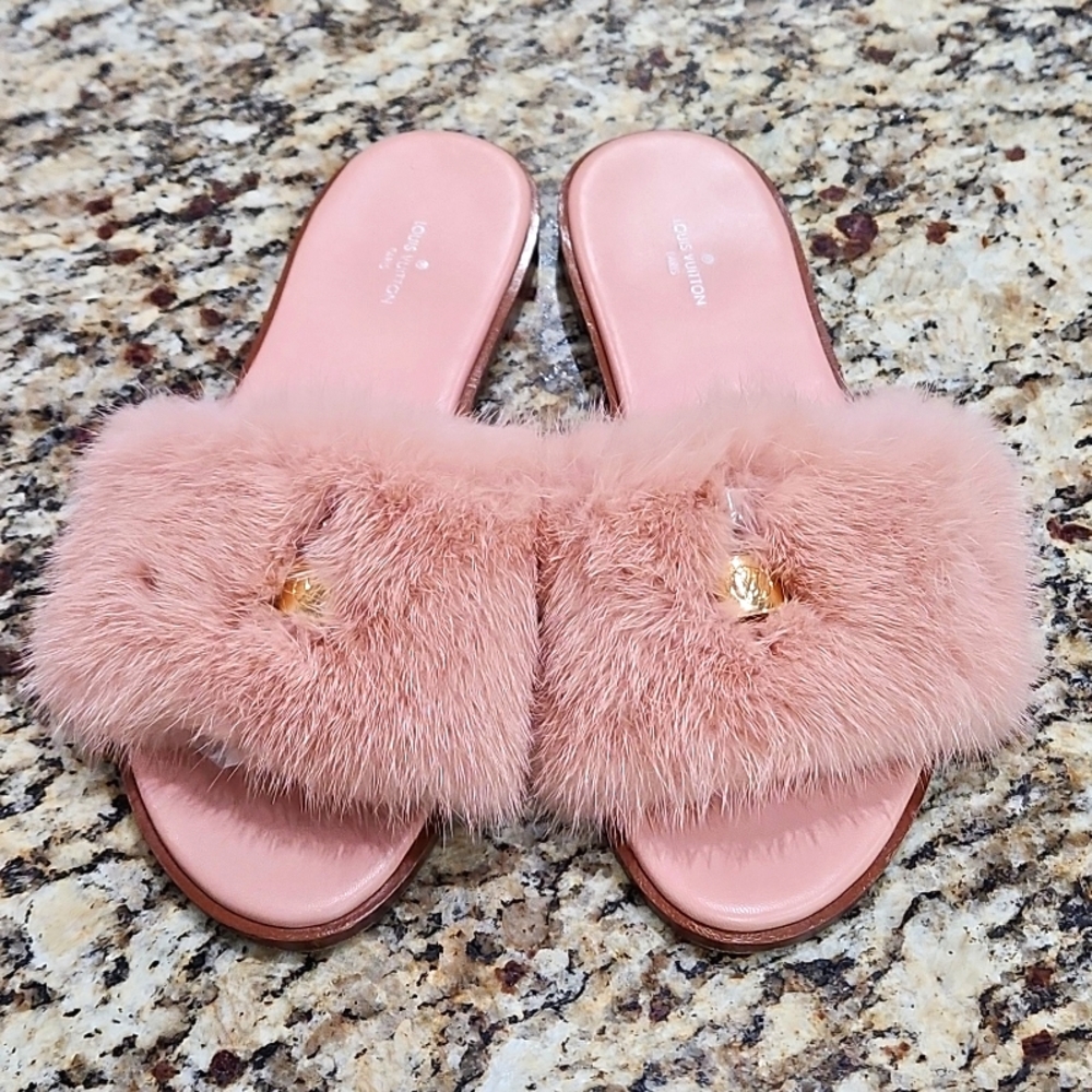 LOUIS VUITTON SLIDES